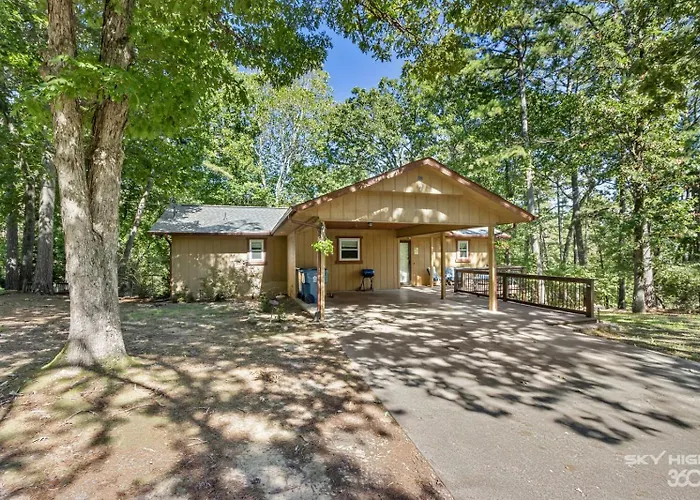 Wooded, Quiet Cottage, Very Close To The Back 40